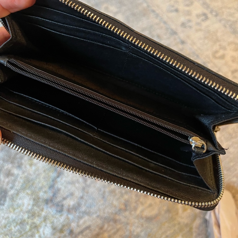 🌻🌻 Michael Kors Wallet 🌻🌻 - Picture 3 of 5